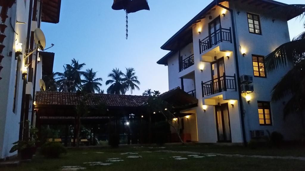 Lagoon Boutique Hotel Kanattagoda Exterior photo